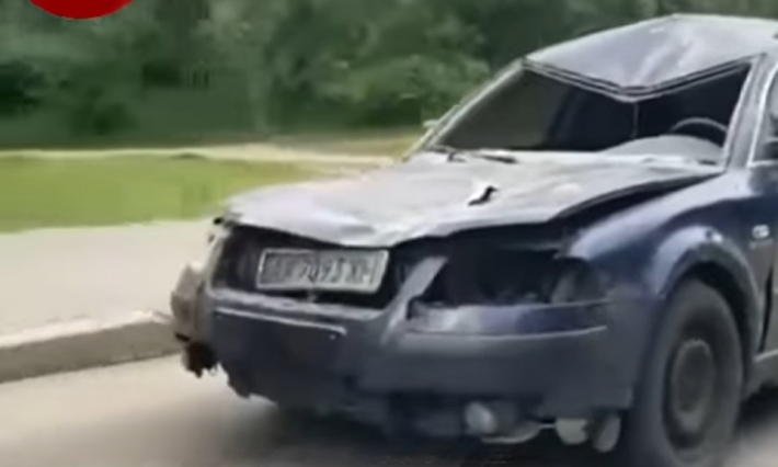 Сэкономил на эвакуаторе: в Киеве заметили на дороге необычный автомобиль, видео