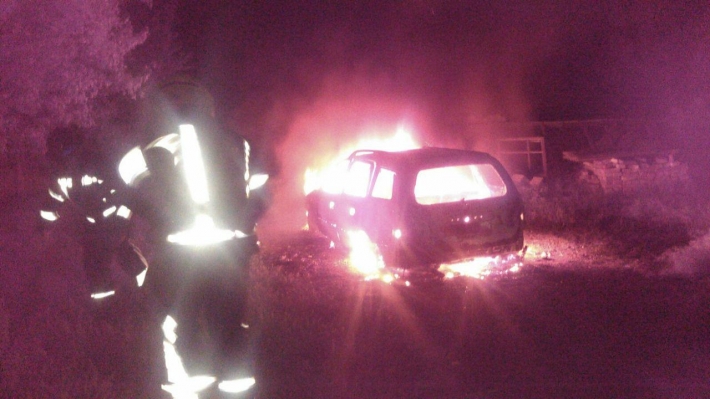 Ночью в селе под Мелитополем сгорел «Opel Astra» (фото)