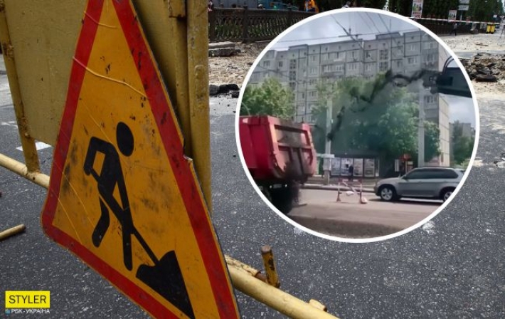 Ремонтники киевских дорог стали героями соцсетей, насыпав не туда (видео)