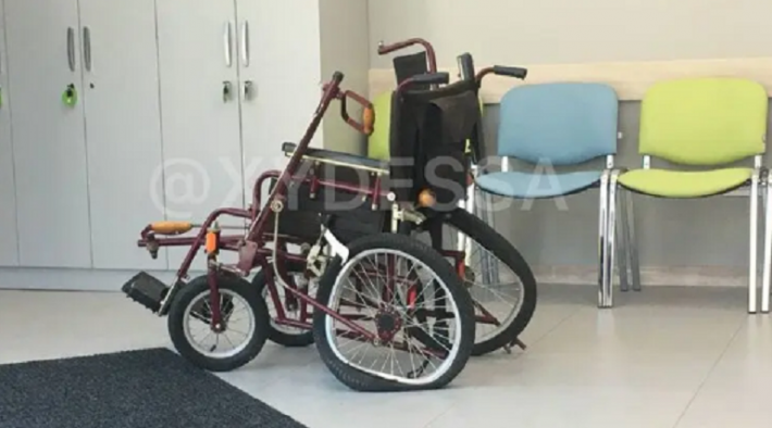 В клинике Одессы аппарат МРТ втащил магнитным полем мужчину вместе с инвалидной с коляской. Фото