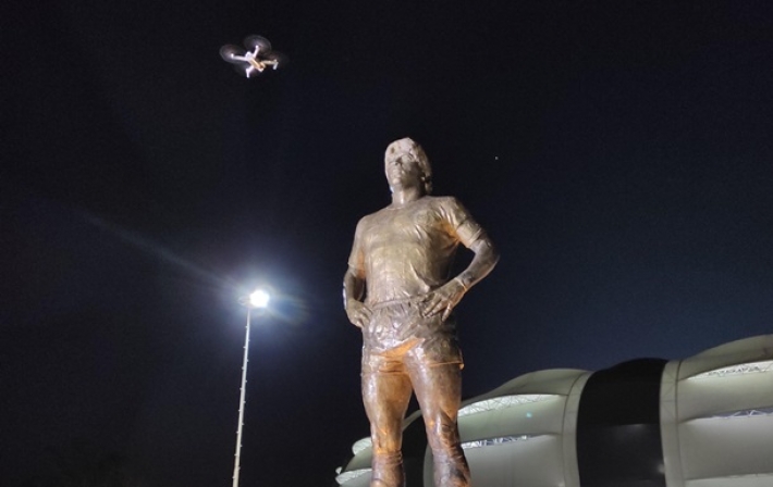 В Аргентине открыли памятник Марадоне (видео)