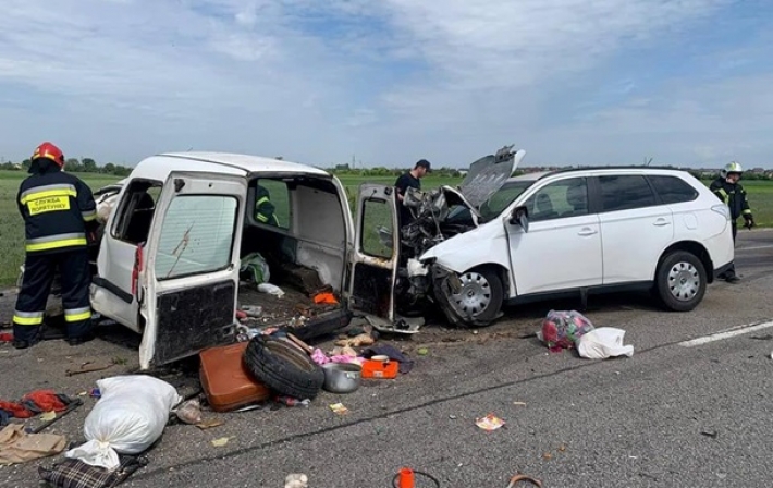 В Ровенской области столкнулись два авто, есть погибшие (видео)