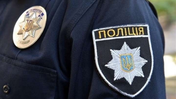 В Днепре на Донецком шоссе бездомный обнаружил труп женщины и вызвал полицию
