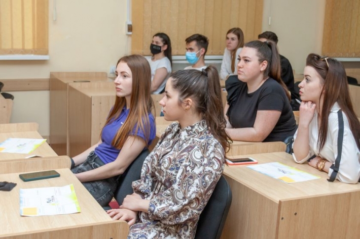 Сколько выпускников школ в Мелитополе собираются президентом Украины стать - любопытные данные (фото)