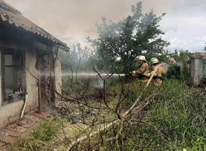 В Запорожской области загорелся частный дом (фото)
