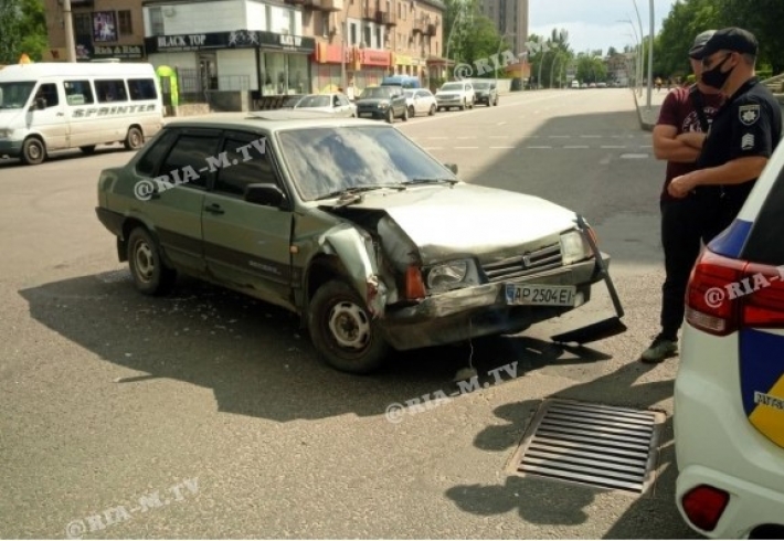 ДТП в Мелитополе: ВАЗ влетел в Опель (фото)