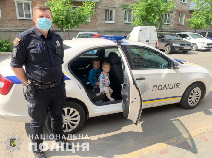 В Запорожской области нашли одних на улице малышей двух и четырех лет