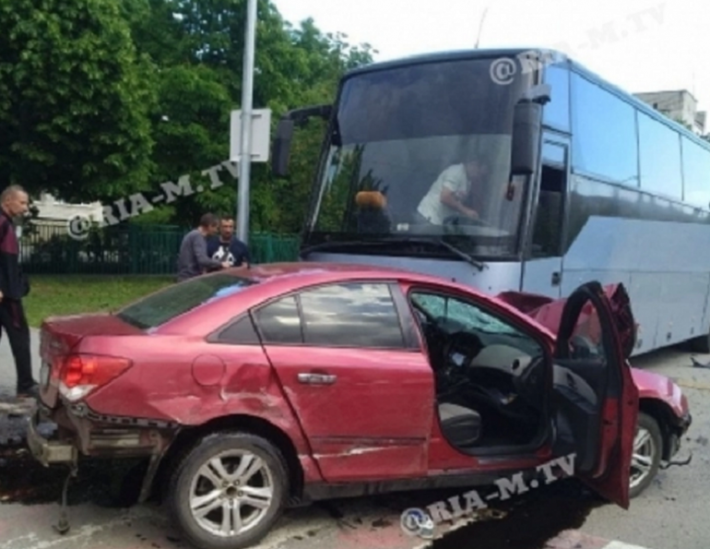 Спортсмены из Мелитополя рассказали, как Chevrolet въехал в автобус с детьми (фото, видео)