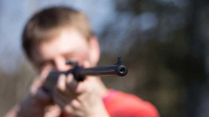 В Херсонской области 9-летний мальчик выстрелил в бабушку из ружья