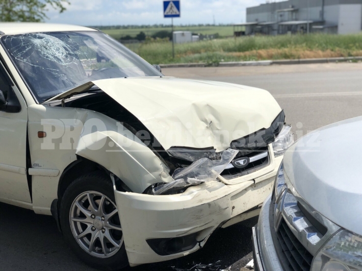 В Запорожской области в ДТП с автомобилем такси пострадали двое