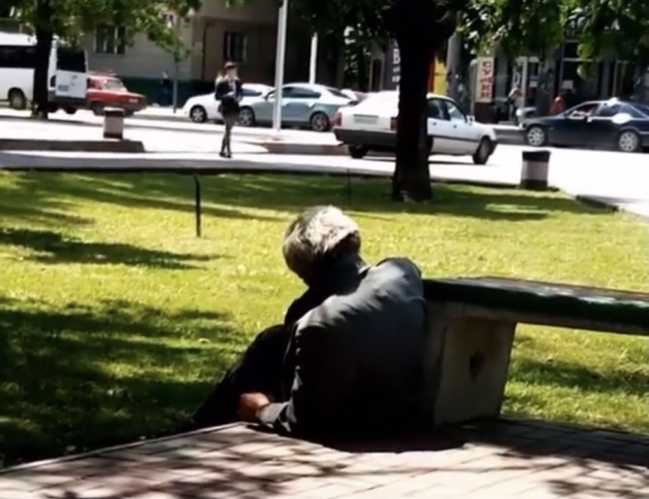 В Мелитополе на площади Победы появился новый "атрибут" (видео)