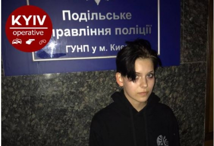 В Киеве нашли девочку, которая сбежала из дома после ссоры с родителями из-за оценок в аттестате: фото