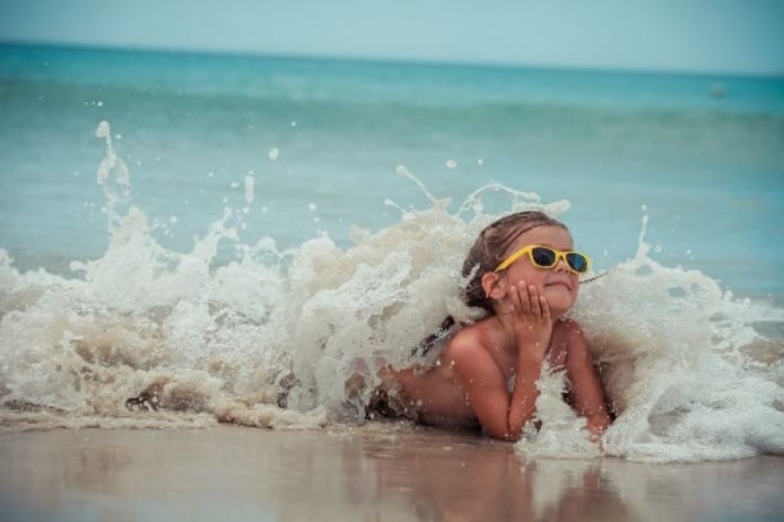 В чем опасность, если ребенок наглотается морской воды