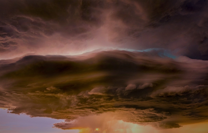 "Апокалипсис". В небе над Запорожьем видели пугающее явление (фото)
