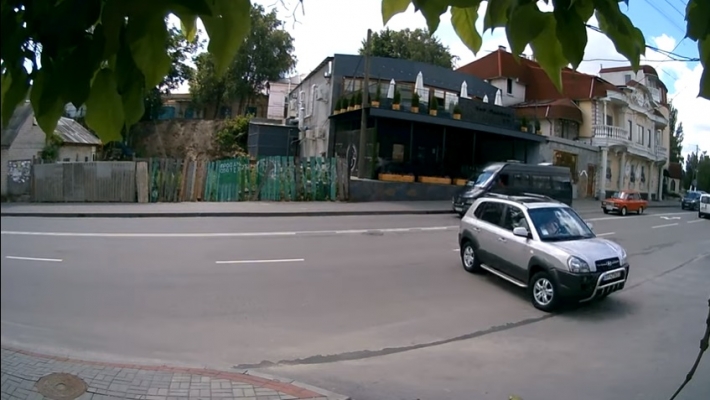 В центре Мелитополя водители устроили "беспредел" на дороге (видео)