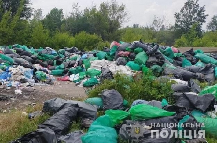 В Сумах обнаружили огромную нелегальную свалку COVID-отходов (видео)