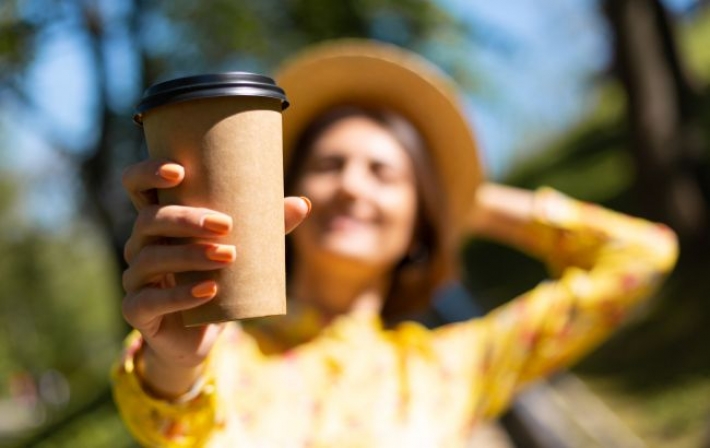 Кофе из кофейни может быть опасен летом: как понять, что с напитком что-то не так