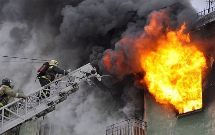 В Запорожье во время пожара в многоэтажке погибла женщина