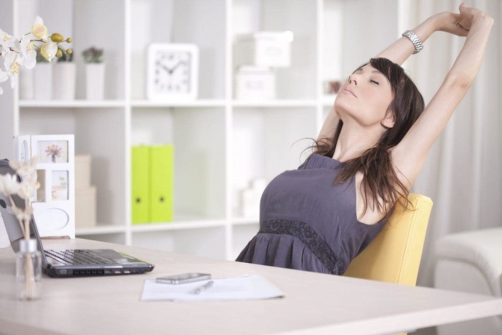 Разминка в офисном кресле: скорая помощь во время сидячей работы