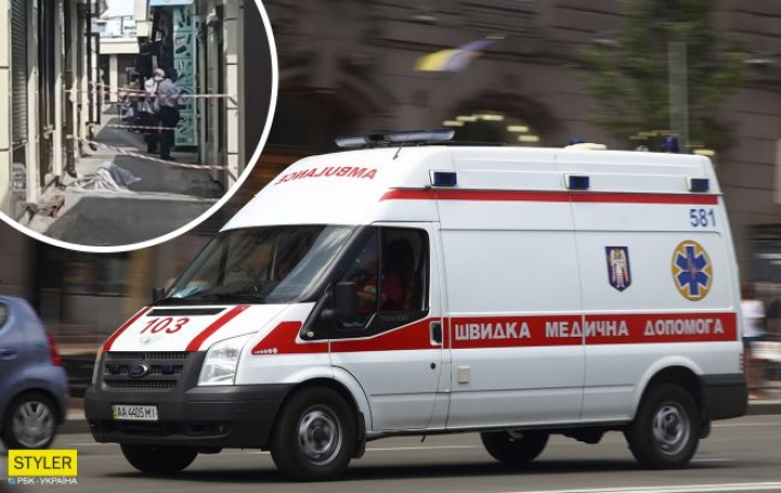 В Харькове женщина умерла из-за долго ехавшей скорой: лежала в луже крови