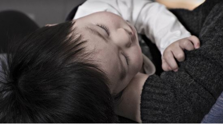 Как с точки зрения науки правильно укладывать детей спать