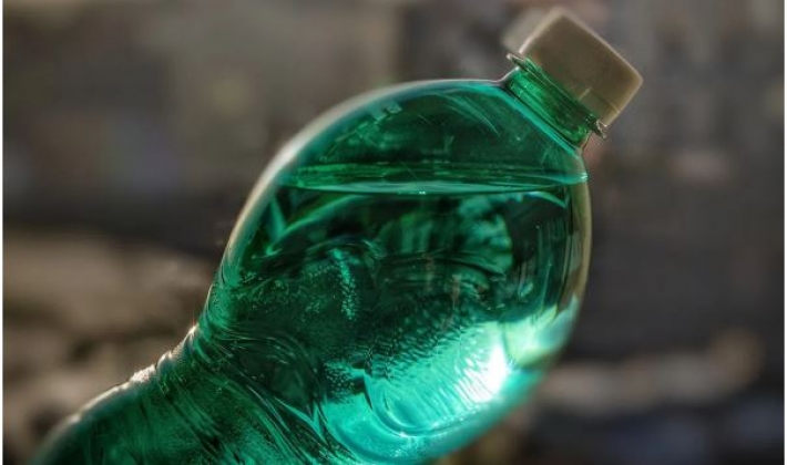 Дізнатися, на що здатна звичайна пляшка газованої води — 10 секретів