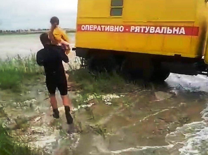В Запорожской области спасатели помогают населению из-за непогоды