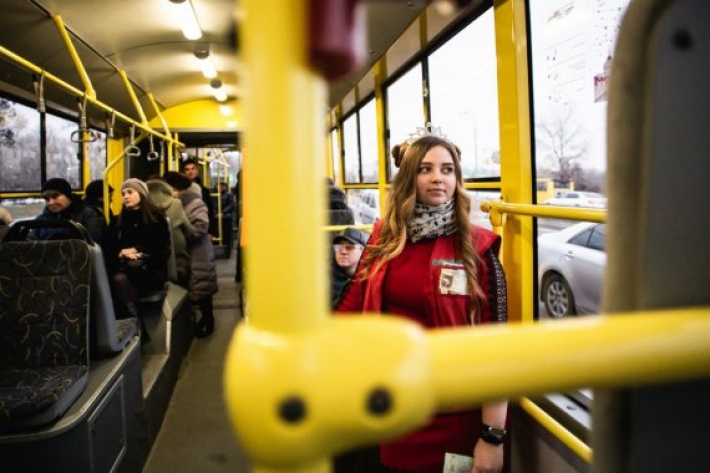 В Киеве кондуктор троллейбуса знатно повеселил пассажиров - видео