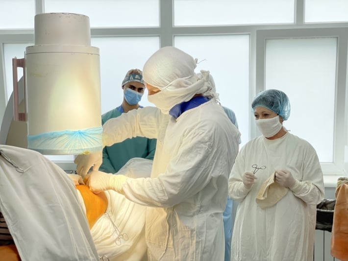 В Мелитополе врачи ставят на ноги пациентов с переломом шейки бедра (фото, видео)