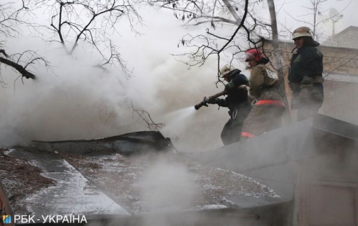 В Ужгороде произошел масштабный пожар в таборе ромов: пожарные ехали полчаса (видео)