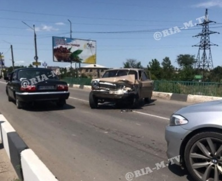 В сторону Бердянска пробка - под Мелитополем на мосту серьезная авария (видео)