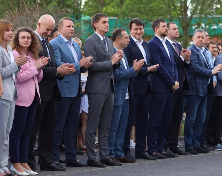 Министра молодежи и спорта Украины пригласили прокатиться на коньках в Мелитополь (видео)