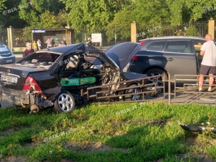 Стало известно о состоянии таксиста, пострадавшего в ДТП в Мелитополе
