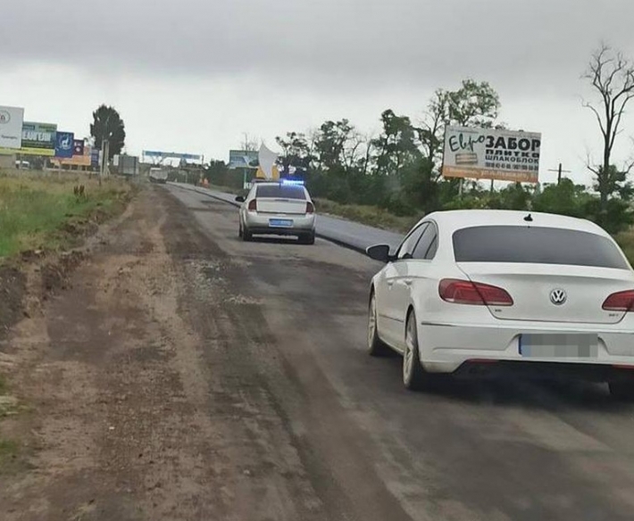 В Кирилловке полиция устроила погоню за Фольксвагеном - почему водитель пытался сбежать (фото)