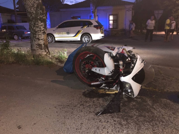 В Запорожской области пьяный мужчина сбил бутылкой пива мотоциклиста