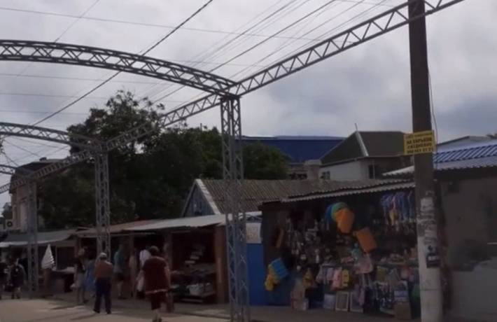 В Кирилловке демонтировали аллею зонтиков (фото, видео)