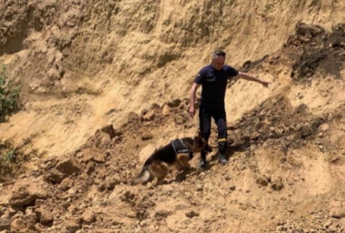 Оползень на пляже под Одессой: спасатели завершили поиски под завалами и сделали заявление, фото