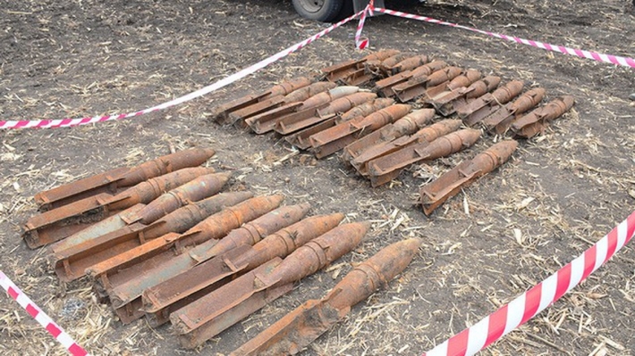 Под Мелитополем в поле нашли десятки гранат