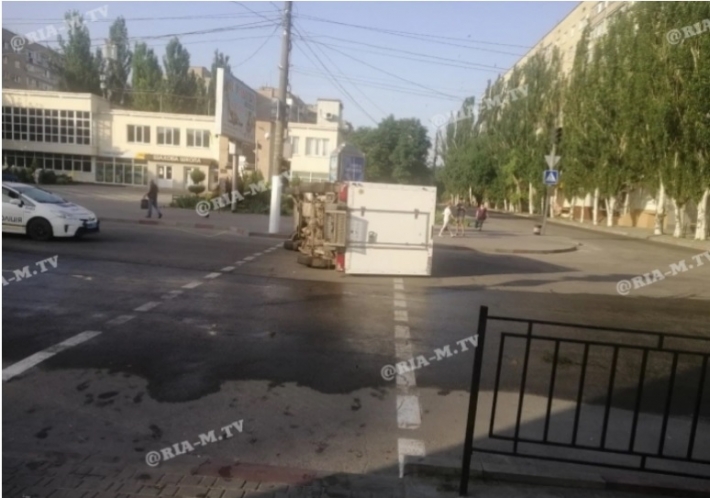 Водитель легковушки, перевернувшей грузовик в Мелитополе, был трезв - полиция