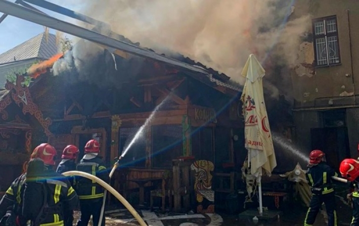 В Тернополе горит ресторан (фото)