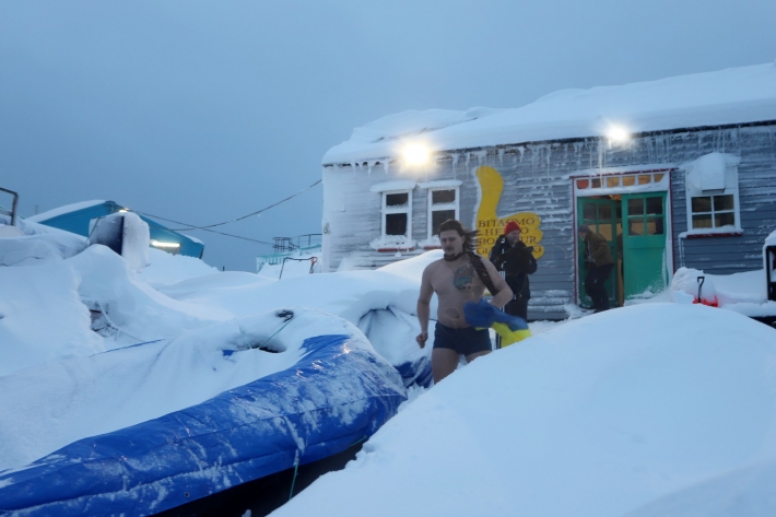 Полярник из Мелитополя искупался в Антарктиде