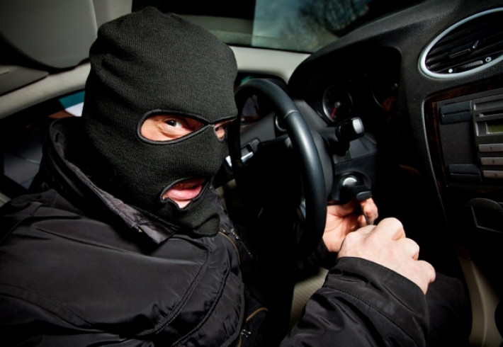 В Запорожье предупреждают о взломщике авто. Будьте бдительны (видео)
