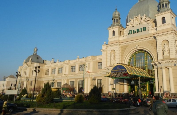 Жителей Мелитополя "забыли" на ж/д вокзале во Львове