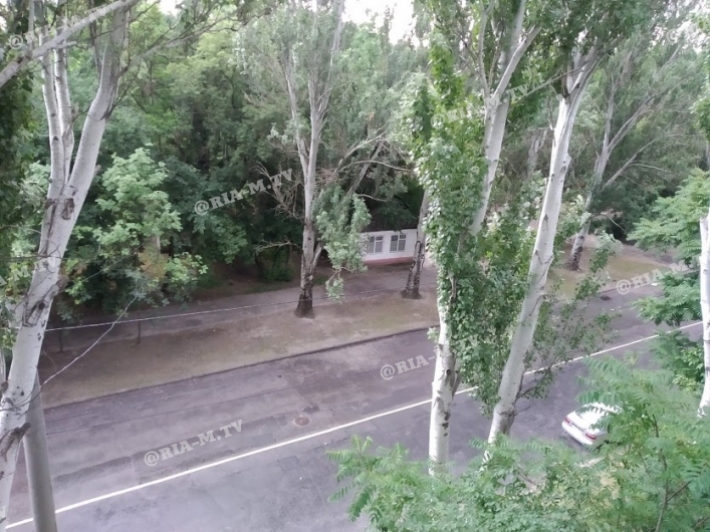 В Мелитополе выпал дождь с градом (видео)