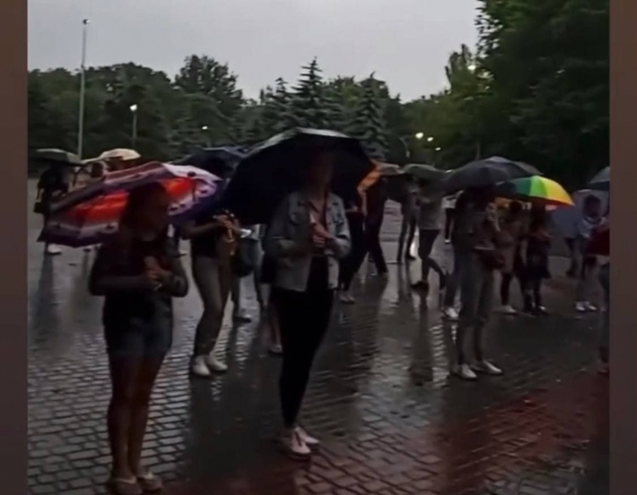 В Мелитополе День молодёжи отмечают под проливным дождем (фото, видео)