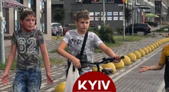 В Киеве поймали тиктокеров, которые скручивают колпачки с колес авто: фото