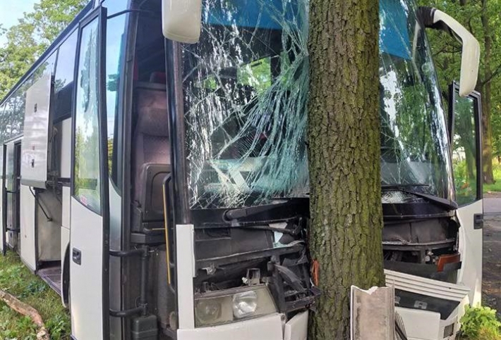 Ехавший в Запорожье автобус попал в аварию. Есть пострадавшие (фото)