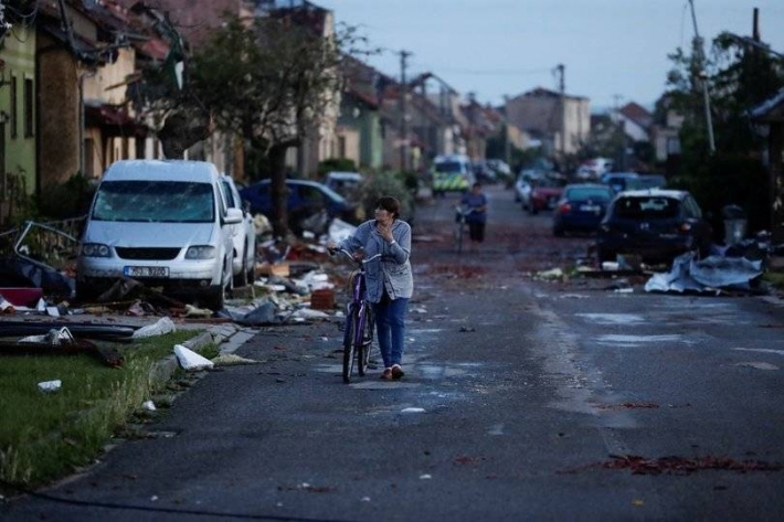 В Чехии торнадо унес жизни шести человек, среди них 2-летний ребенок