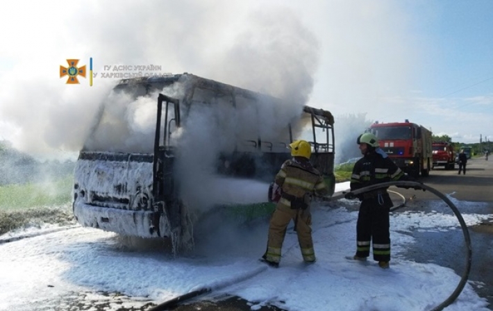 ЧП в Харькове: на ходу загорелась маршрутка с пассажирами