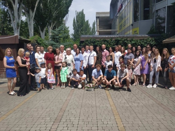 В Мелитополе семья, воспитавшая 36 детей, отмечает юбилей (фото, видео)